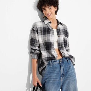 Wild Fable Black & Gray Plaid Button-Down Shirt with side pockets | Size M | NWT
